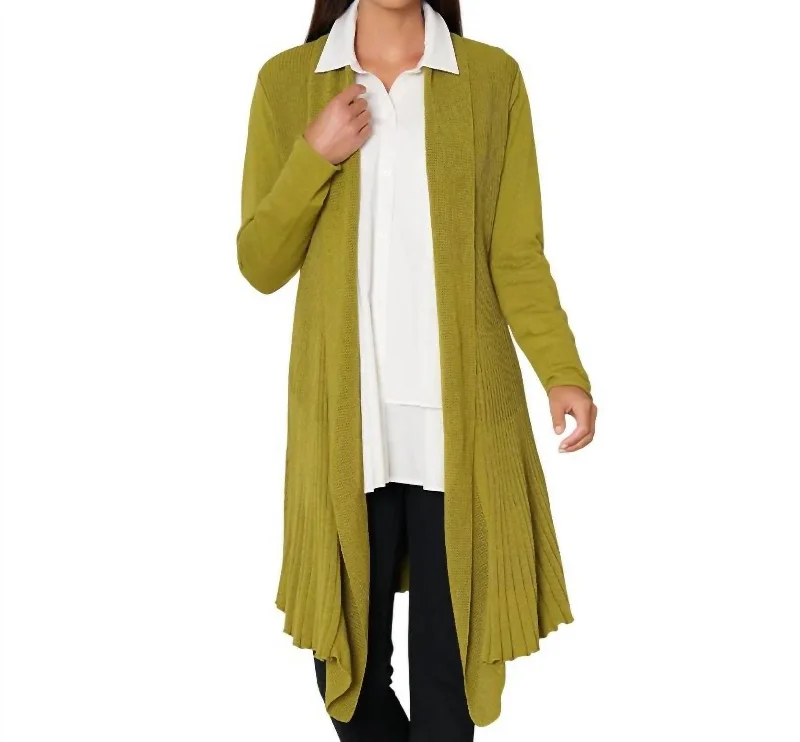 Women's Chic Apparel Unleash Your Trend Driven Style Go To Cardigan In Peridot