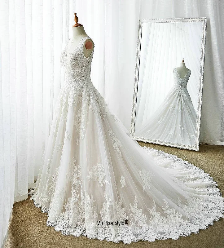 Women's Cozy Clothes Enjoy Discount Elegant Ball Gown V-neckline Lace Wedding Dress