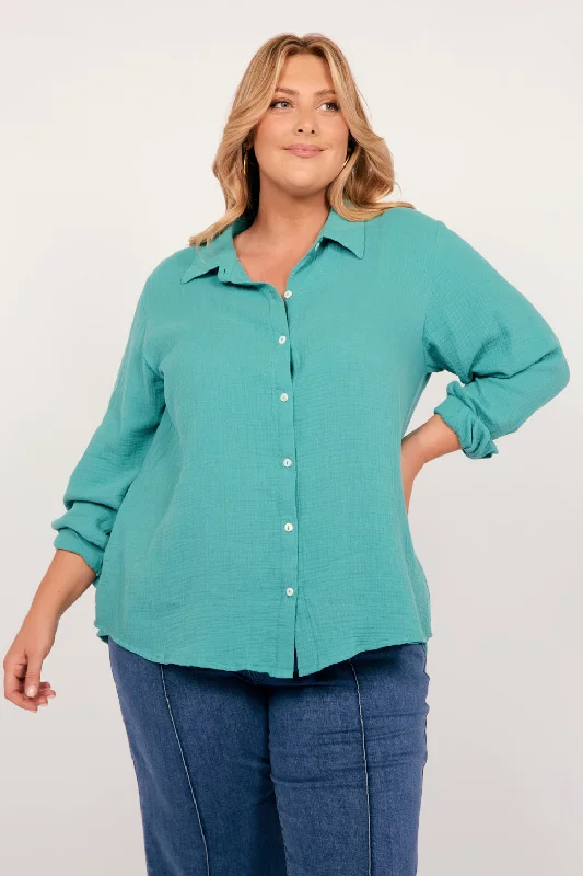 Bold Fashion Sales Oversized Boyfriend Shirt in Peacock Parade