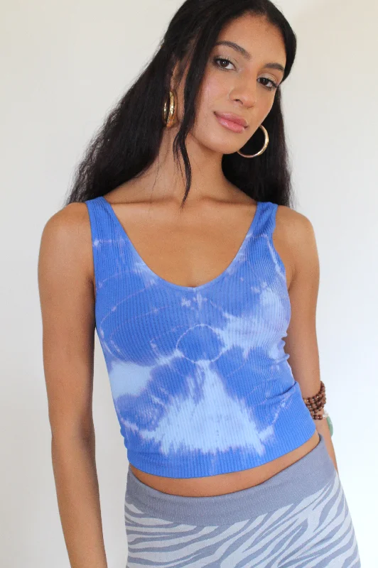 Chic Women's Outfit Relaxed Style Deals Indigo Tie Dye V Neck Crop Top